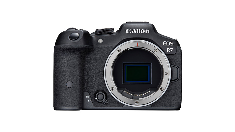 canon EOS R7 front